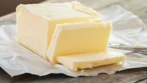 Le beurre : cette terrible erreur que tout le monde fait en cuisine pour sa cuisson ! (évitez-la)