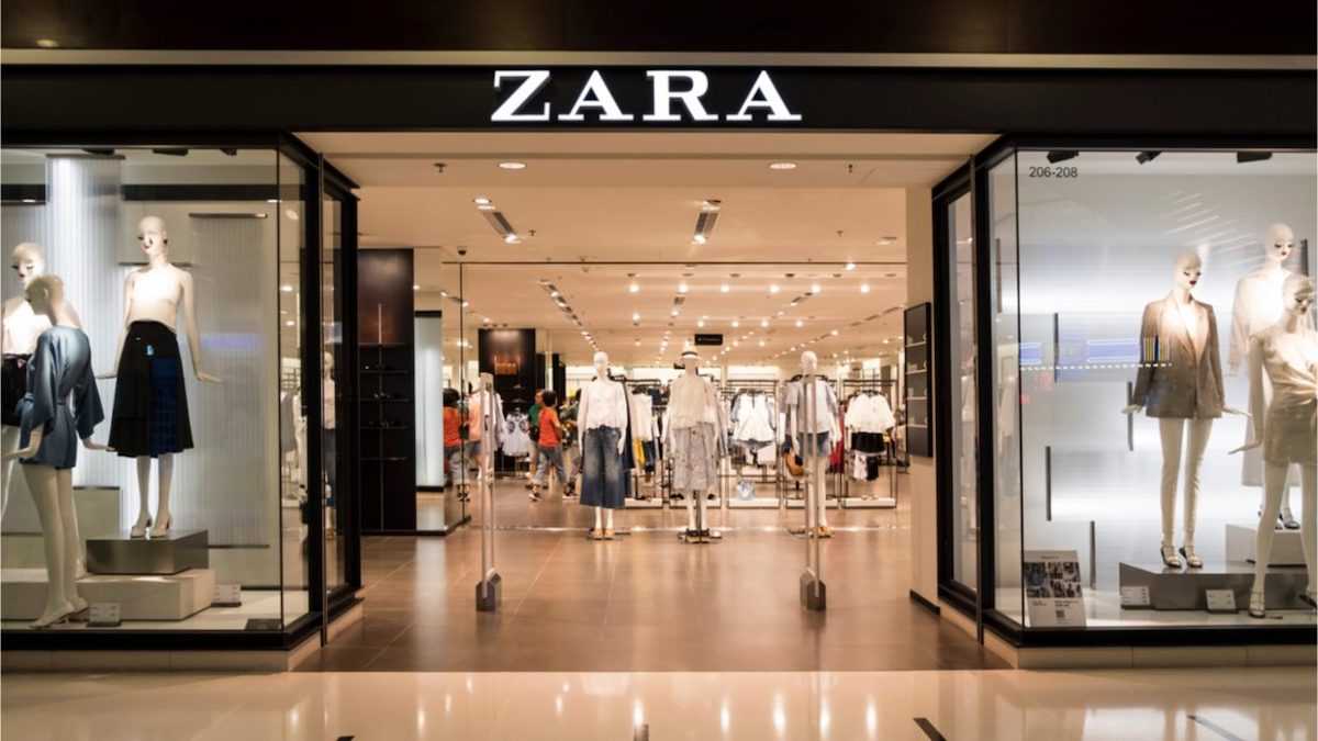 Zara : la superbe robe d'hiver incrustée de bijoux qui fait un carton