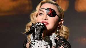 Madonna s'affiche dans une tenue qui ne comporte que (très) peu de tissu