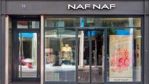 Naf Naf : les femmes s’arrachent cette sublime robe idéale pour le printemps à prix bas !