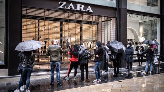 Zara: Ce jogging hyper tendance en vogue que les femmes s’arrachent ! Ne le ratez pas....