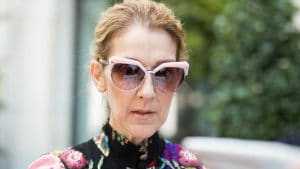 Céline Dion : talons aiguilles, mini robe courte, et décolleté XXL, à 53 ans elle met le feu sur la Toile