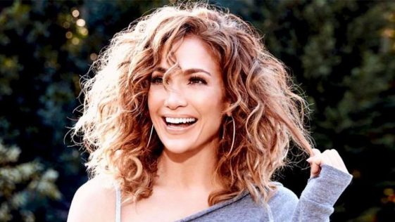 Jennifer Lopez nous dévoile son secret pour paraître plus jeune, même à 51 ans...
