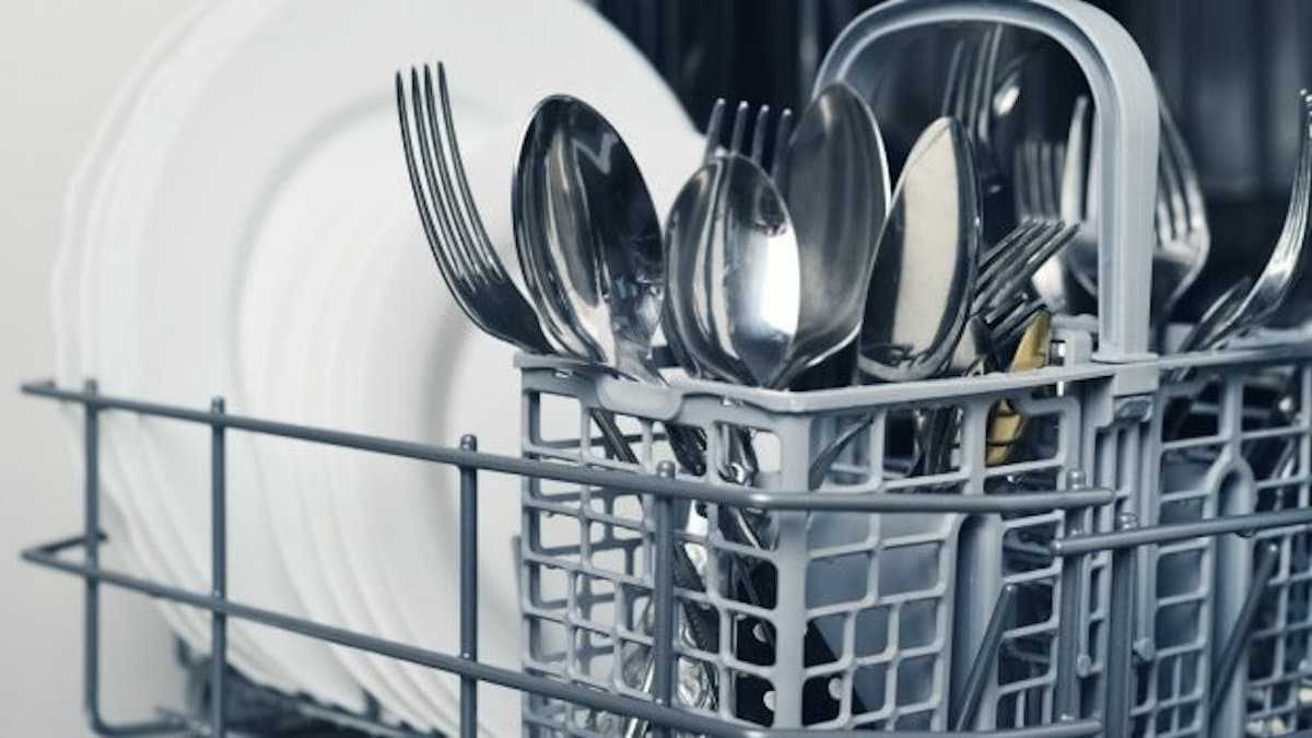 Lave-vaisselle : 8 objets à ne JAMAIS mettre à l'intérieur, respectez-ces conseils !