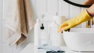 hygiène : découvrez nos astuces pour nettoyer la salle de bain