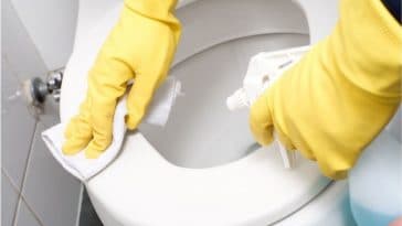 Toilettes : 9 astuces magiques pour nettoyer cette pièce comme un pro !