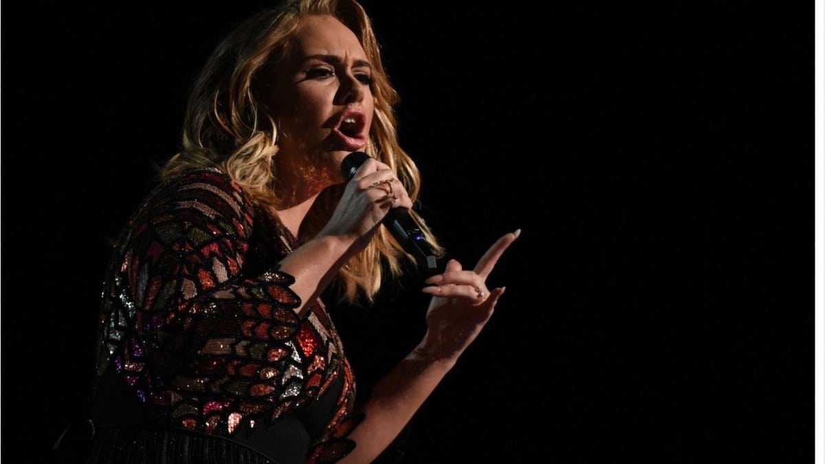 Adele : en mini robe moulante, sa silhouette encore plus amincie subjuge ses fans