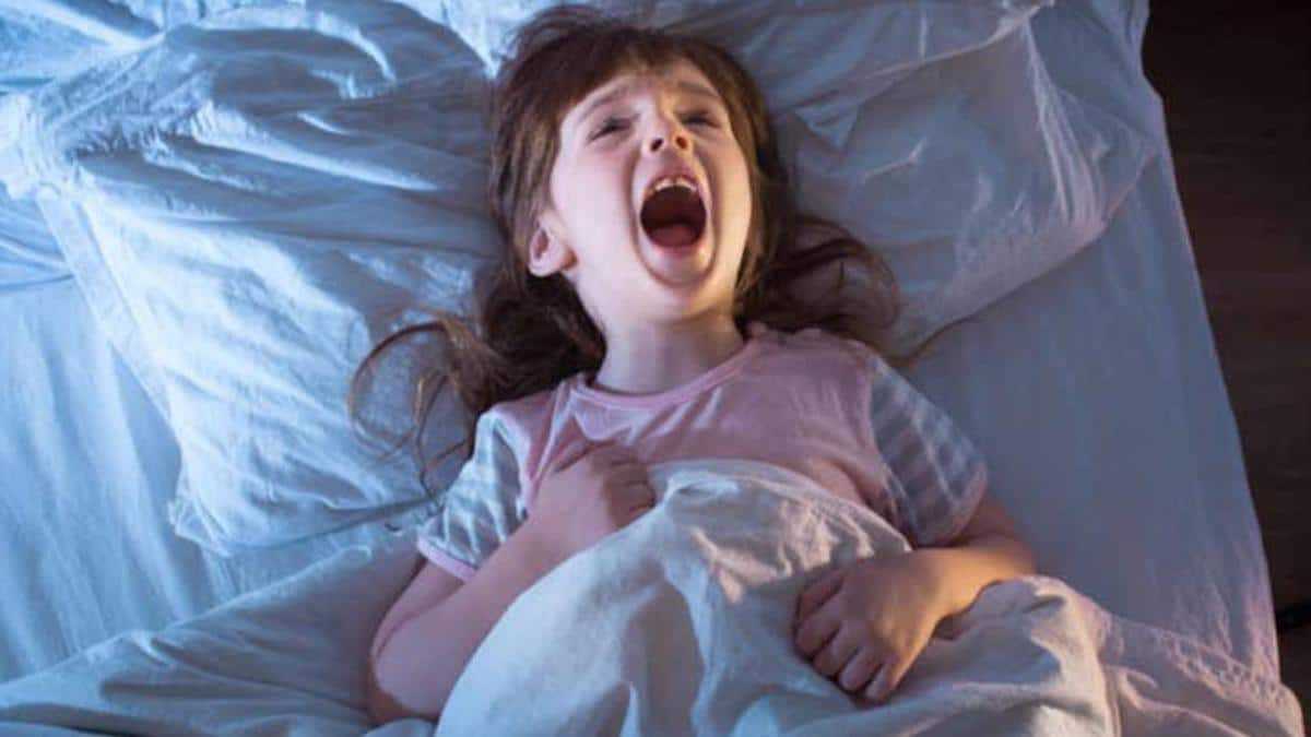 Adultes et enfants attention : ce symptôme Omicron se manifeste la nuit