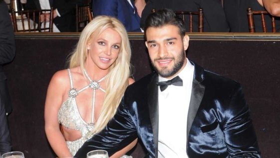 Britney Spears : après son papa, son chéri Sam Asghari a-t-il pris le contrôle de sa vie ? Un proche balance