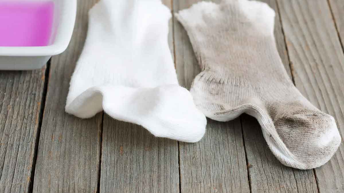 Chaussettes : 7 moyens magiques pour que le blanc revienne !