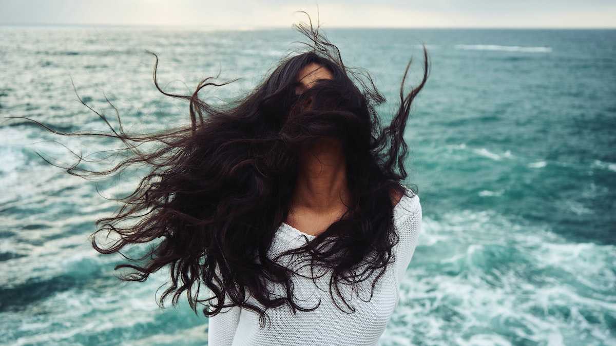 Découvrez 10 astuces magiques pour éviter la perte de cheveux
