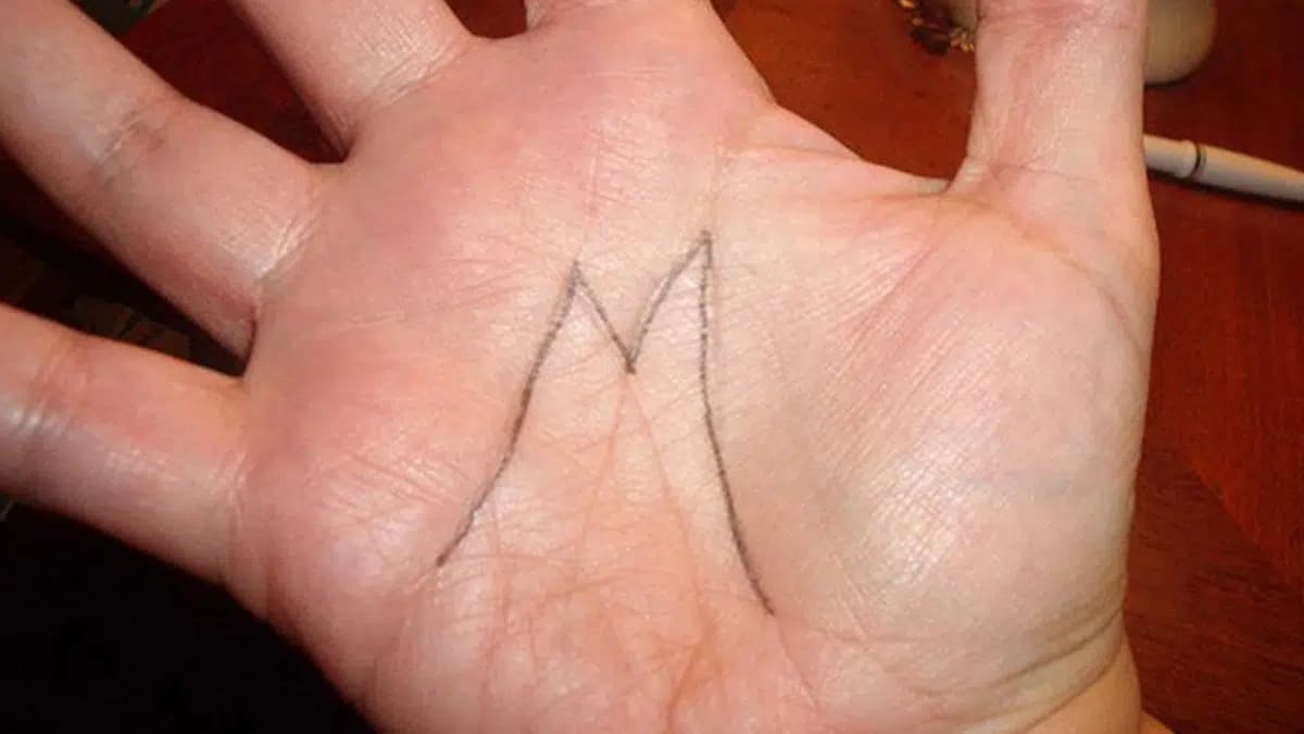 Si vos lignes des mains forment un M, voici ce que cela veut dire !