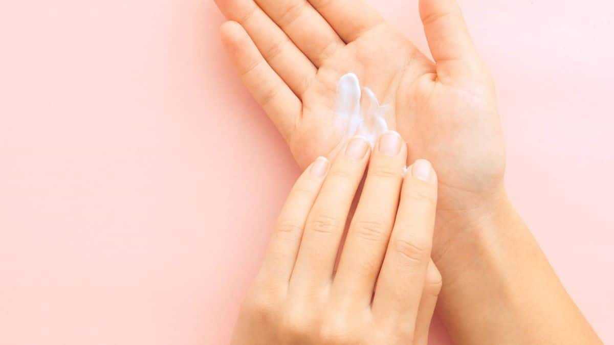 Voici les remèdes naturels miracle pour soigner les mains sèches et abîmées