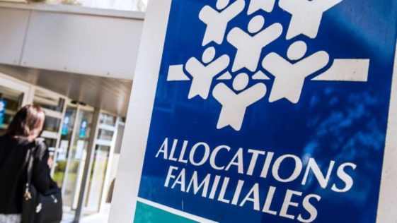 Fraude à la CAF et RSA : cette famille reçoit une somme colossale d’aides sociales en France alors qu’elle n’y vit pas