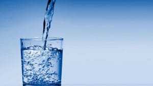 Découvrez la méthode magique du verre d’eau pour perdre du poids facilement