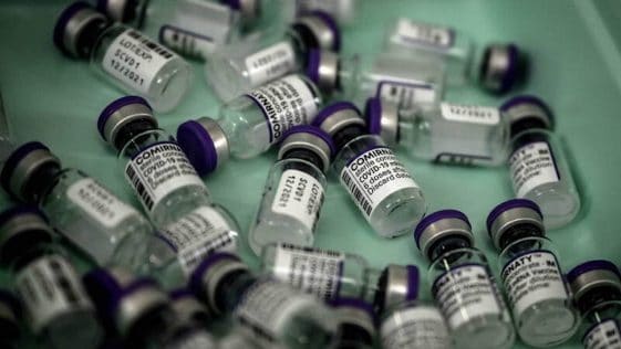 Pfizer bénéficie d’une clause de non-responsabilité en cas d’effets secondaires liés au vaccin ?