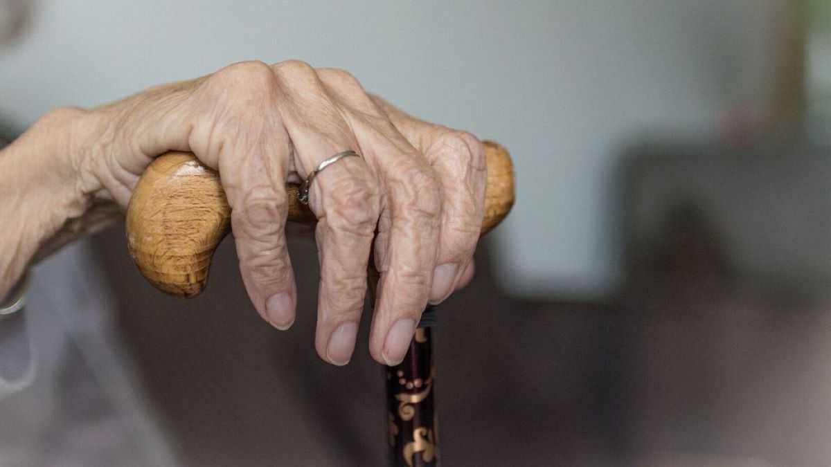 Une femme de 94 ans fait vivre un enfer de dingue à ses voisins, elle risque la prison