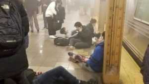 Fusillade dans le métro de New York : au moins 16 personnes touchées
