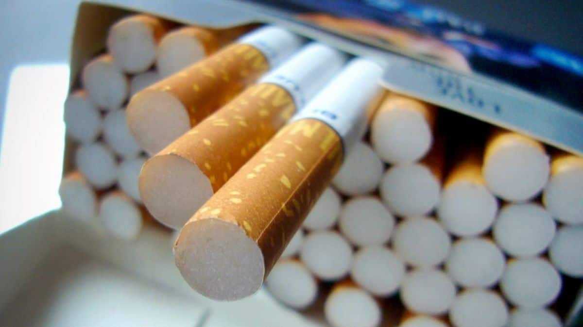 Cigarettes : les prix s’envolent et le commerce illicite bat des records…