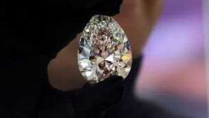 Voici le plus gros diamant blanc d’une valeur astronomique jamais mis en vente aux enchères