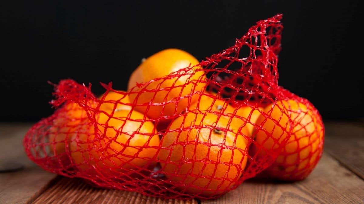 Voici pourquoi les oranges sont vendues dans un filet rouge, vous n’allez pas le croire !