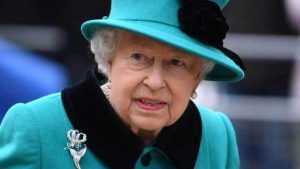 Elizabeth II dans la tourmente : la reine mêlée à un nouveau scandale lié à un trafic…