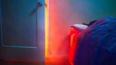 Découvrez pourquoi il est dangereux de dormir avec la porte de votre chambre ouverte
