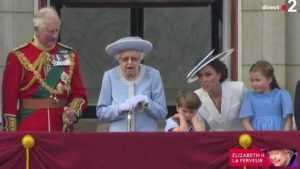 Jubillé de la reine Elizabeth II : le prince Louis boude au balcon, Kate Middleton dérape devant tout le monde