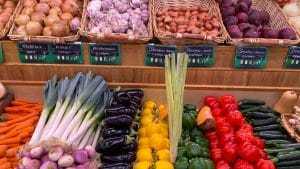 Voici les 5 astuces à adopter pour acheter vos fruits et légumes moins chers cet été