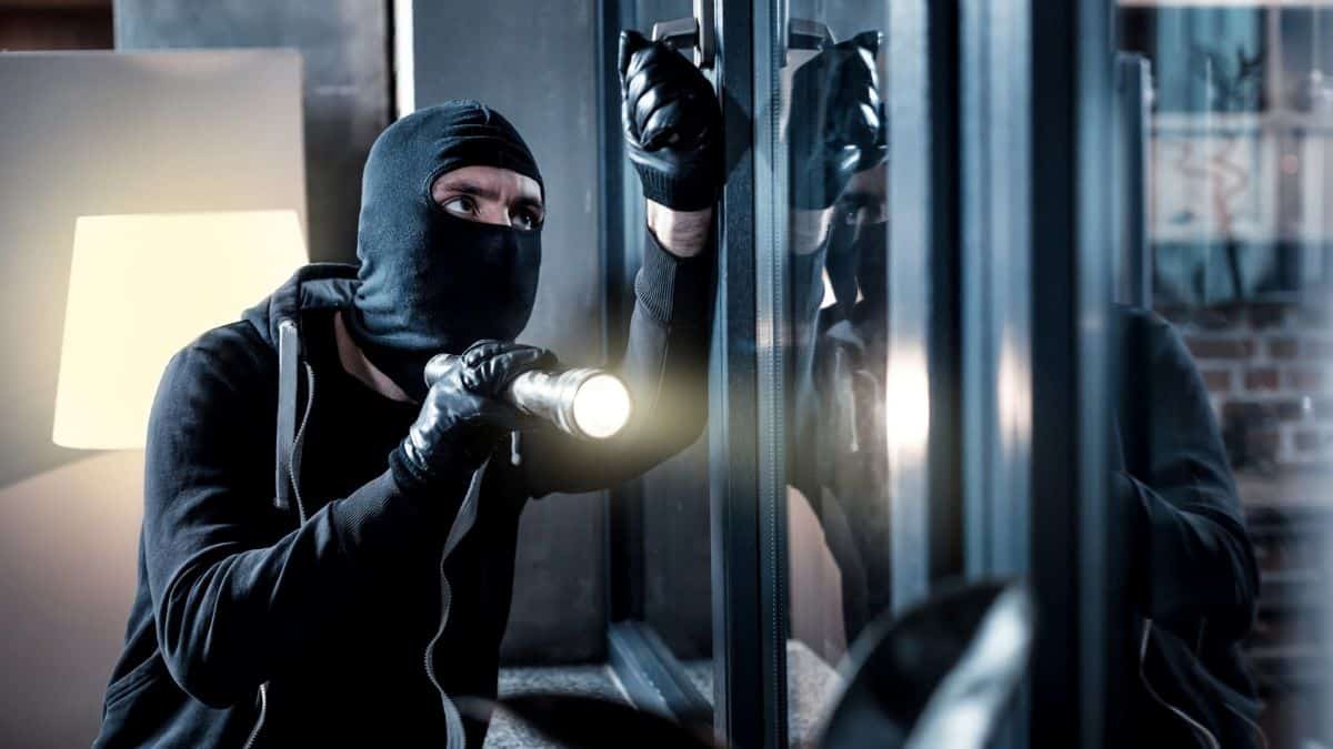 Cambriolage : la nouvelle tactique des voleurs pour savoir quand vous êtes absent