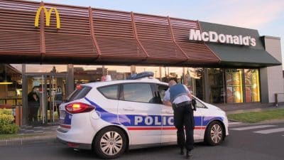 McDonald’s : une femme explose de colère et saccage le fast-food, la raison choc !