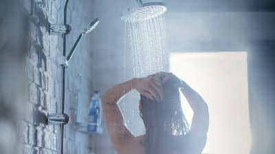 Prendre une douche chaude le soir peut nuire à votre santé ! Voici pourquoi