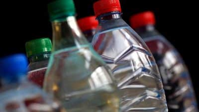 Alerte, ces marques de bouteilles d’eau contaminées par des microplastiques, ne les buvez pas !