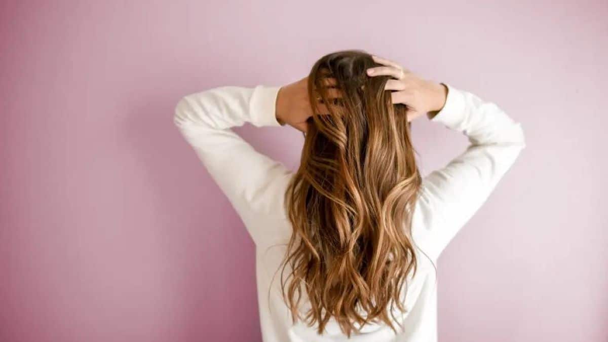 Cheveux : voici 12 remèdes naturels pour stimuler leur croissance et ne plus les perdre