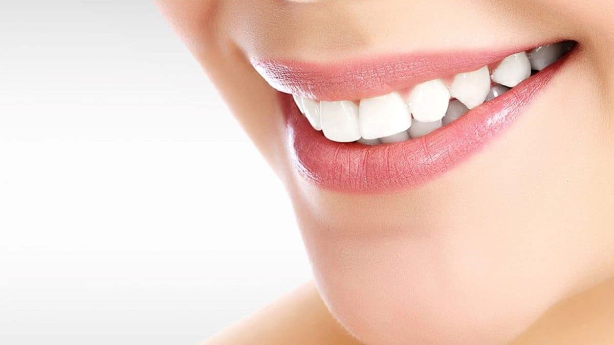 Les 6 astuces magiques d’un dentiste pour avoir des dents plus blanches