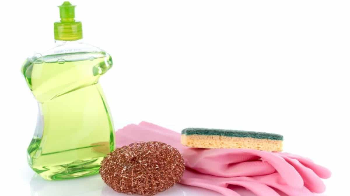 Liquide vaisselle : ses 5 utilisations méconnues qui vont révolutionner votre quotidien