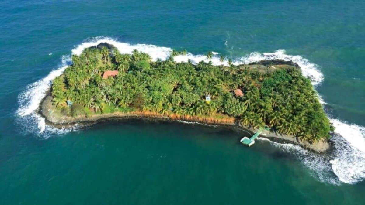 Caraïbes : cette île privée avec sa villa paradisiaque mise à la vente à un prix étonnant !