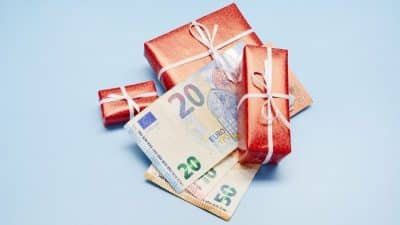 CAF : les 2 dates à ne pas oublier pour percevoir jusqu’à 442€ de prime de Noël