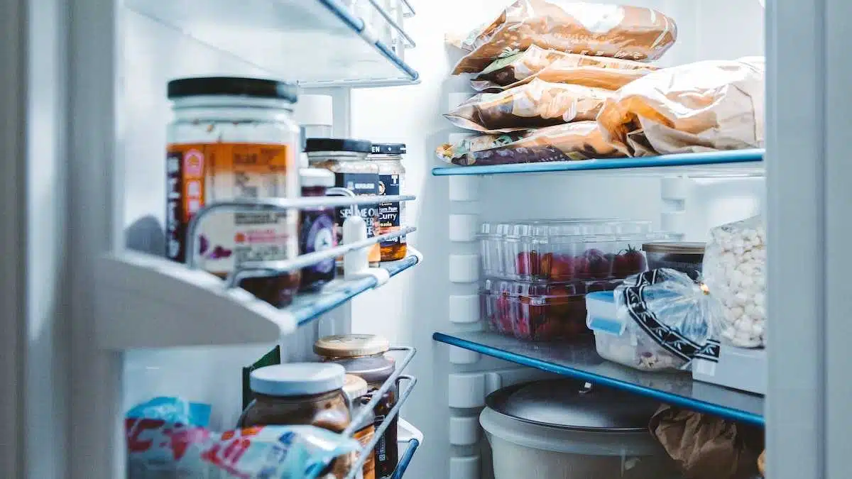 Alimentation : les 11 erreurs à bannir pour préserver la fraîcheur des aliments et votre réfrigérateur