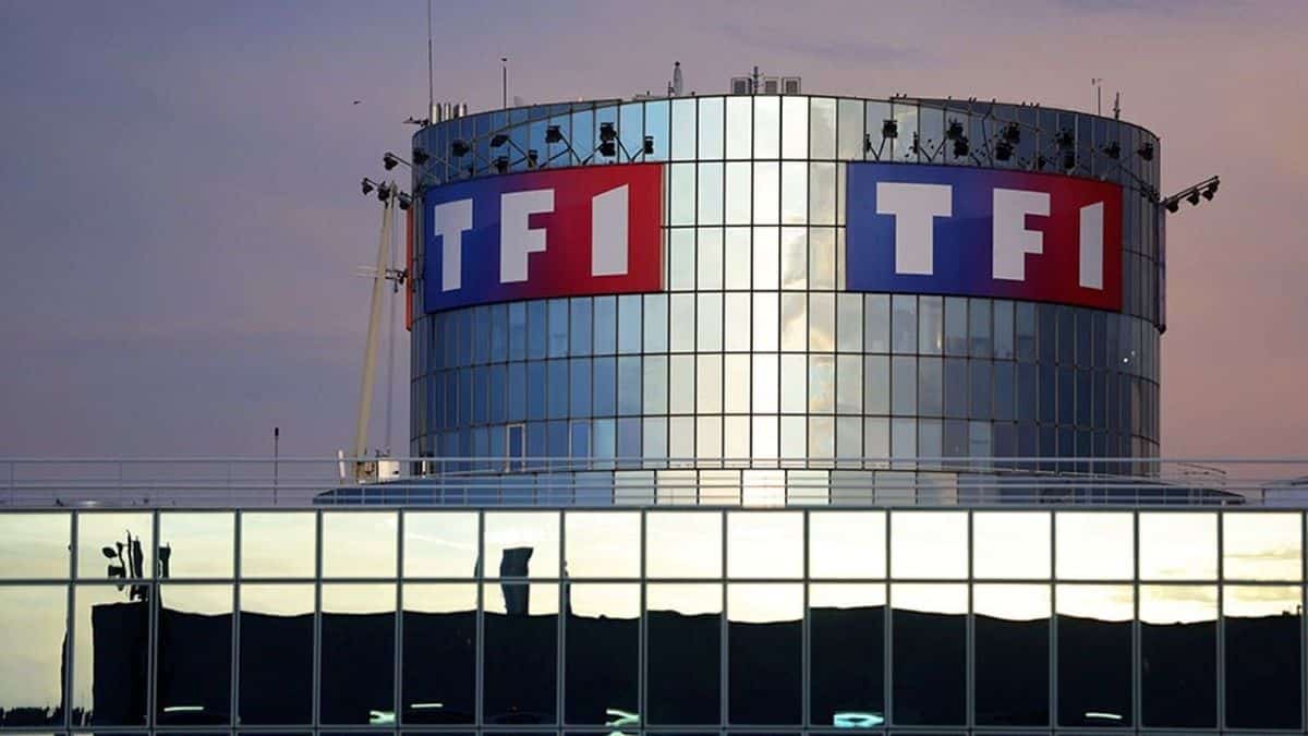 TF1 interdit ses animateurs de participer à cette célèbre émission, et ce n’est pas TPMP…