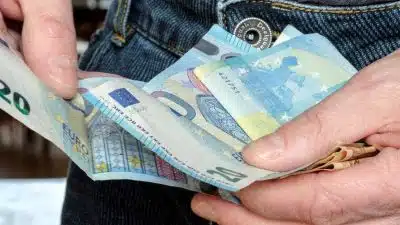 Ce billet de 20 euros très courant vaut 200 euros : vérifiez vos portefeuilles !