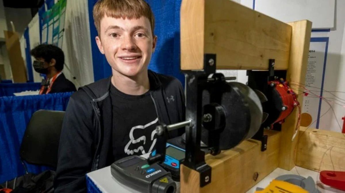 À 17 ans, il invente un moteur électrique révolutionnaire qui va bousculer l’industrie
