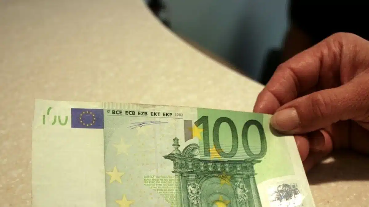 Prime de 100 euros : voici comment toucher cette aide que vous oubliez tous de demander