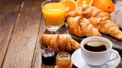 Les 3 raisons méconnues de savourer un croissant le matin même en période de régime !
