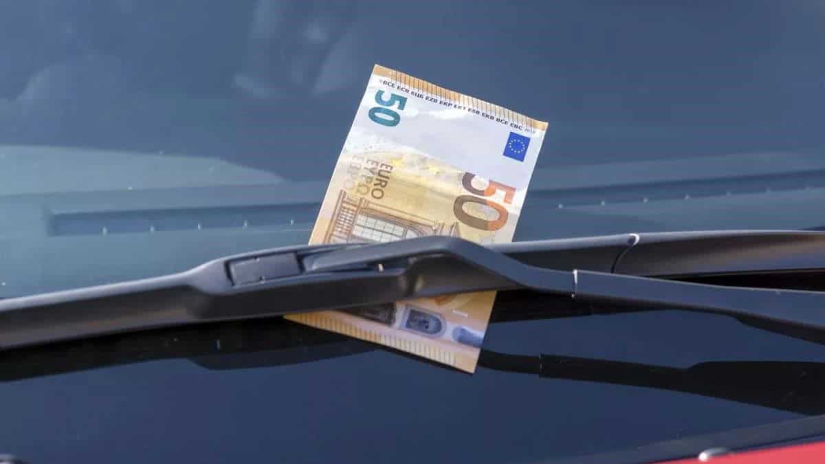 L’arnaque aux billets de 50 euros fait des ravages auprès des automobilistes, l’alerte est lancée !