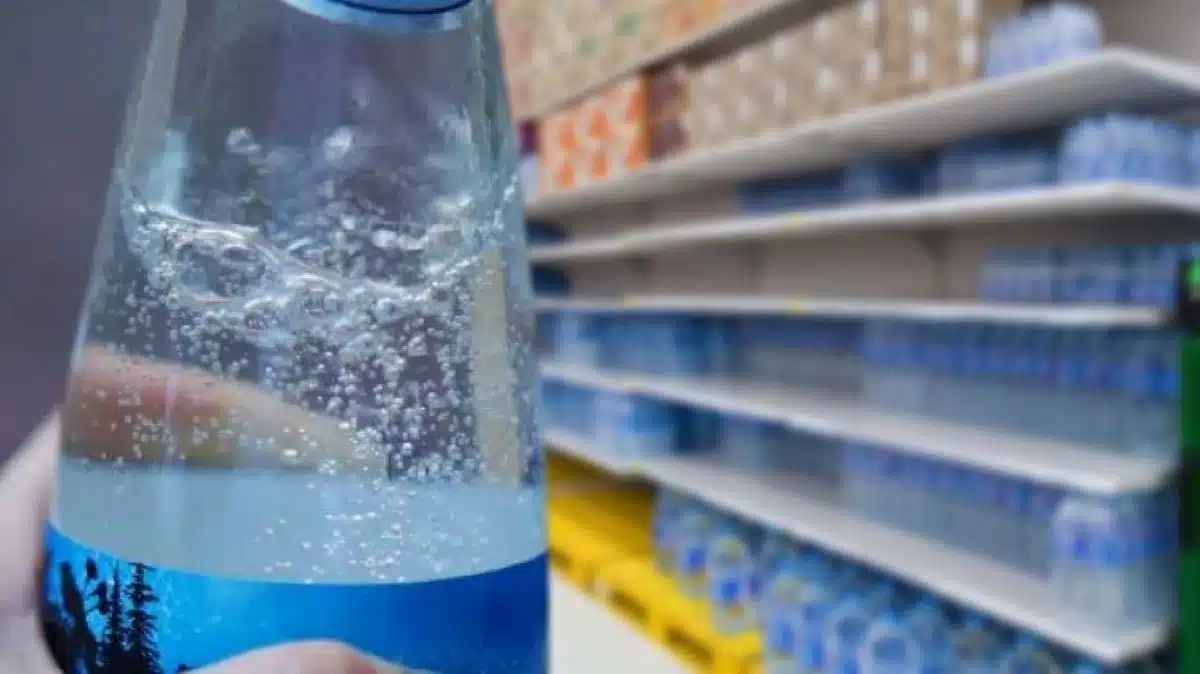 L’eau gazeuse menacée de pénurie dans les supermarchés, voici les raisons