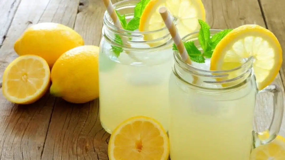 Boire du jus du citron le matin à jeun, est-ce vraiment une bonne idée ?