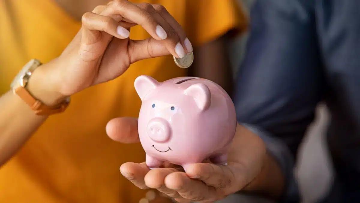 Épargne : 10 astuces à adopter pour enfin mettre de l’argent de côté chaque mois