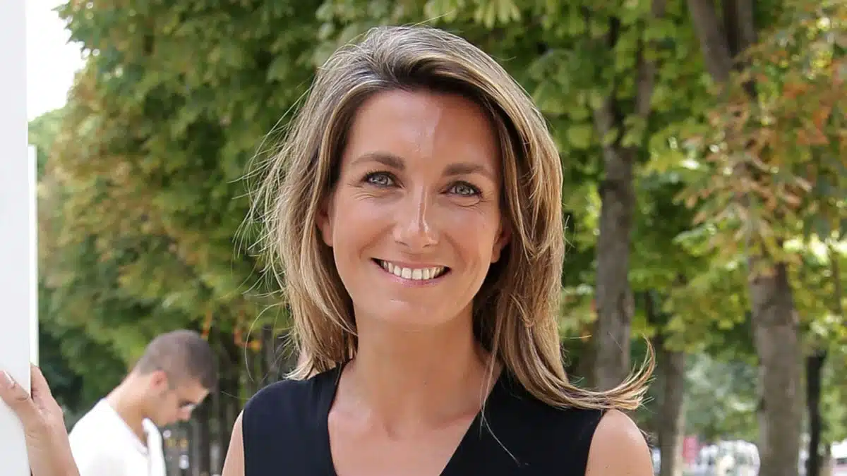Anne-Claire Coudray : la journaliste de TF1 s’envoie en l’air, un cliché de ce jour mémorable ressort sur la Toile