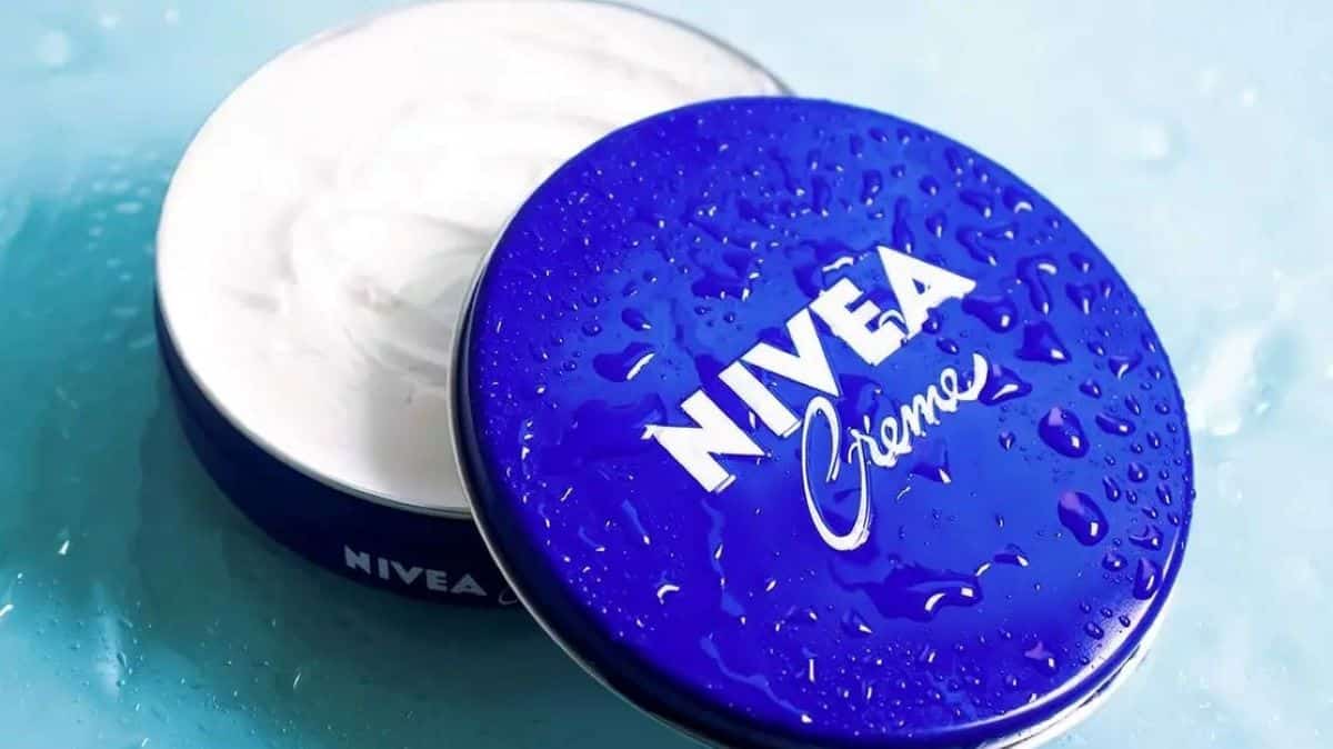 Le top 9 des utilisations insoupçonnées de l’iconique crème Nivea pour la peau
